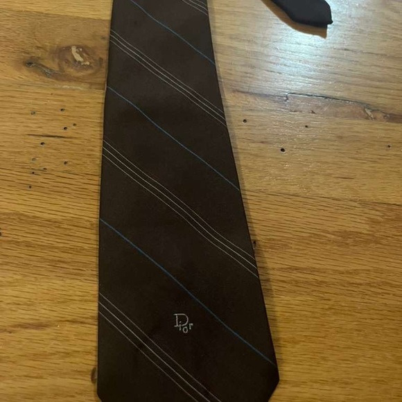 Elegant Brown and Blue Striped Tie